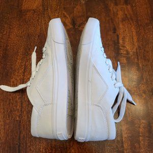 G by Guess size 8 Women’s White Canvas Sneakers Shoes